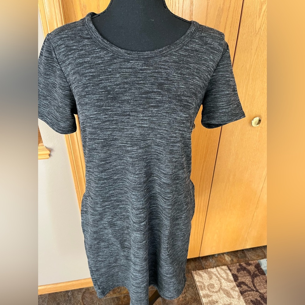 Women’s 32 degrees cool pull over short sleeve black tee shirt dress. Size small